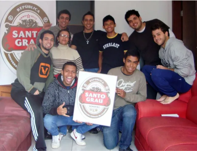 Moradores da República Santo Grau em 2011