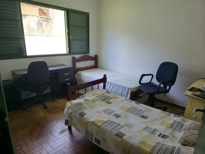 Visão completa do Quarto Duplo 2 em Itajubá, totalmente mobiliado