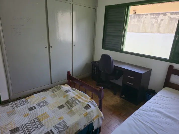 Outro ângulo do Quarto Duplo 2, mostrando o conforto e amplitude do ambiente