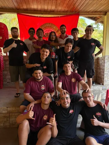 Veteranos e bixos 25 da UNIFEI integrados na República Santo Grau em 2025